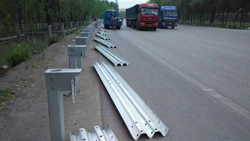 福建波形护栏 守护南平公路安全的生命防线